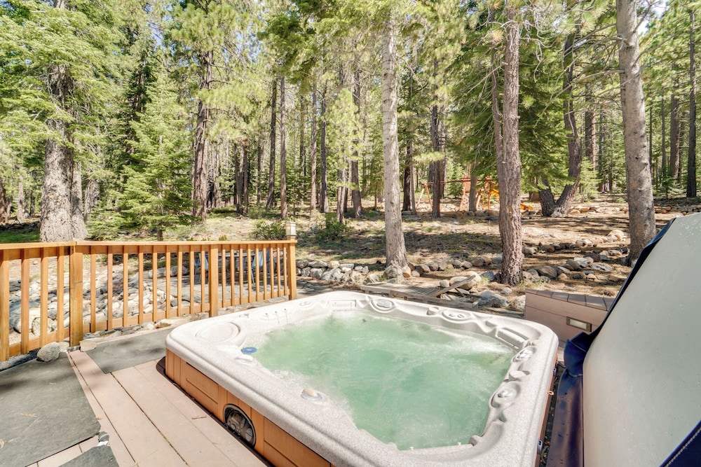 Near Ski Resorts & Trails: Truckee Home w/ Hot Tub