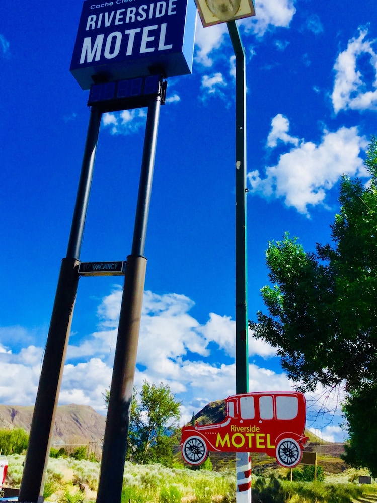 Riverside Motel