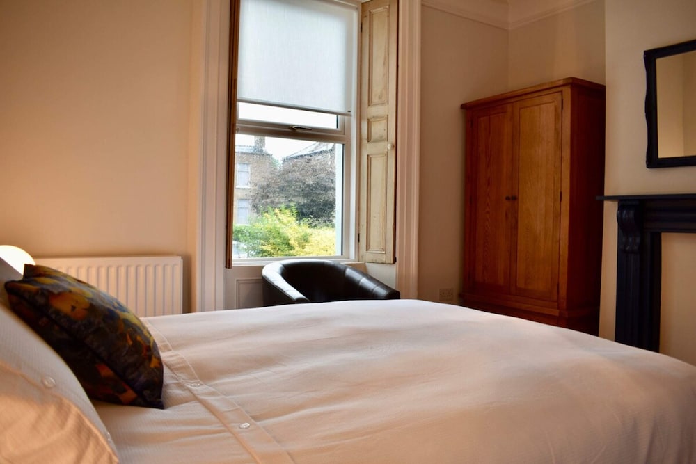 Modern 1 Bedroom Apartment Close to the Centre