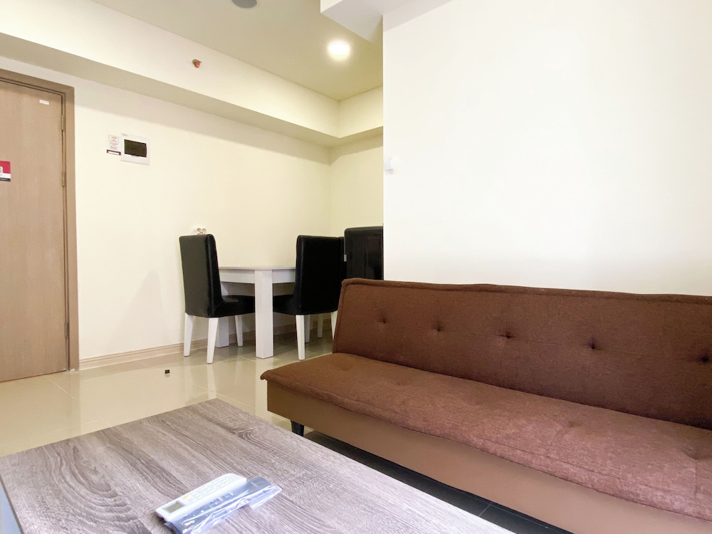 Homey And Warm 2Br At Meikarta Apartment