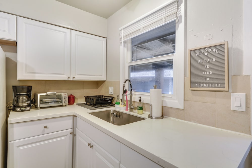 2 Mi to Washington Square: Portland Getaway