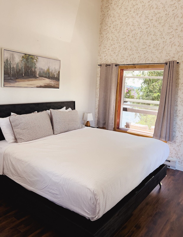 Tofino Vacations - Lunar Cove Inn - Property Image 10