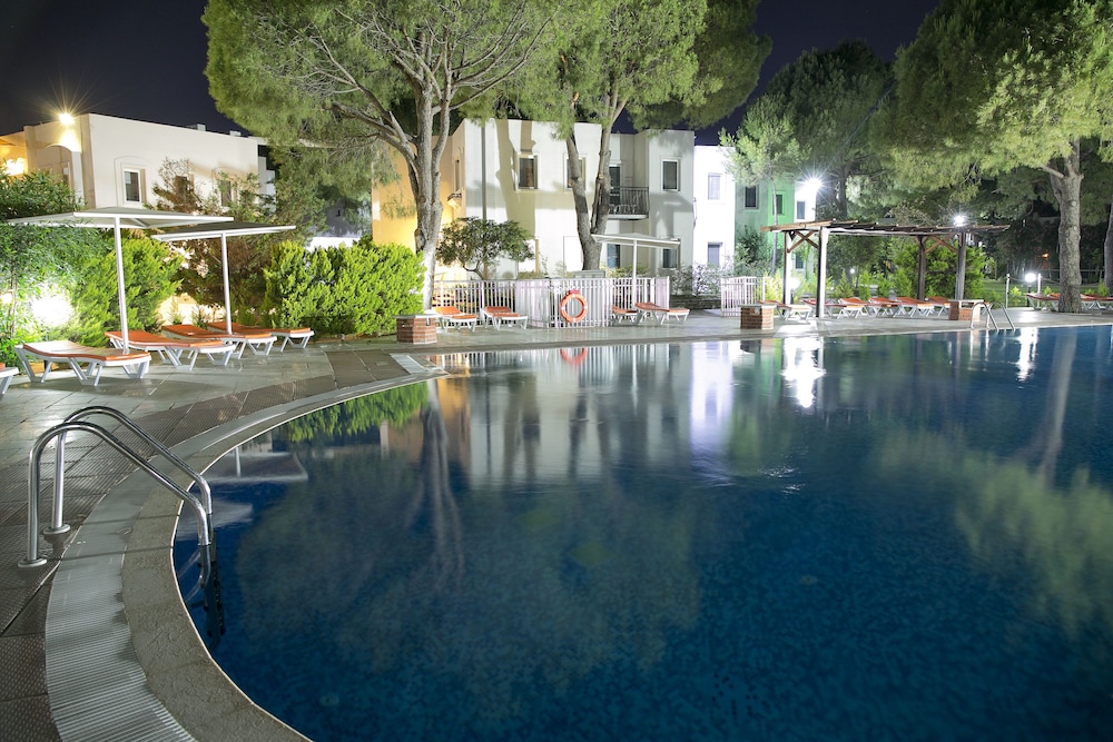 Bodrum Sea Side Beach Club Otel - Image 12