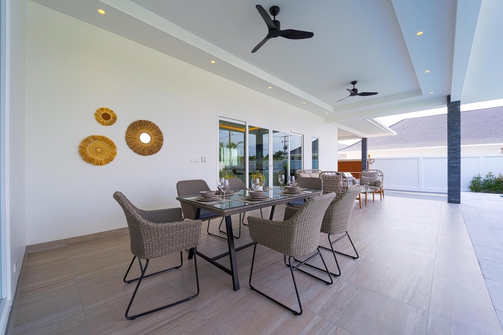 Modern 3 Bedroom Villa AS1