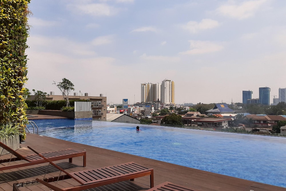 Fully Furnished with Cozy Design Studio Springwood Residence Tangerang Apartment