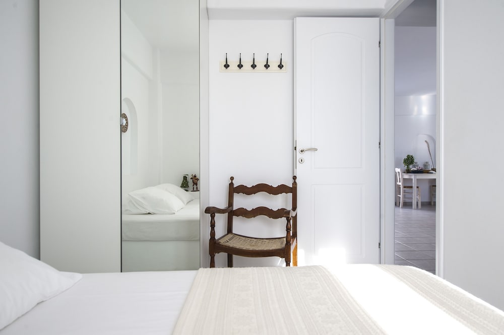 Cleopatra Seaside Homes Paros