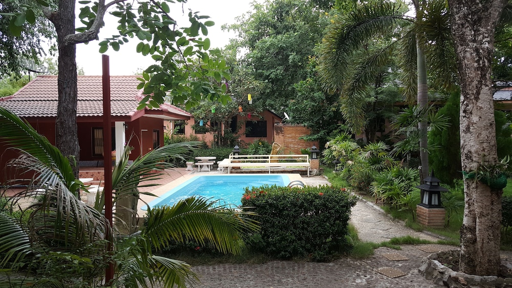 Phalaburi Resort by dreamhouse