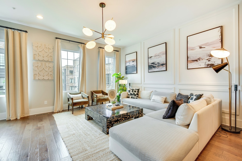 Chic Atlanta Vacation Rental ~ 1 Mi to Downtown!