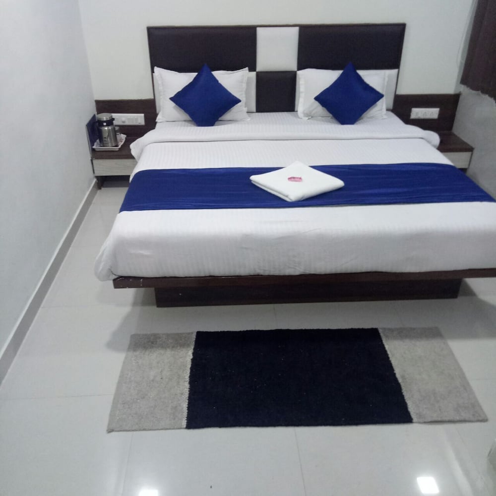 Hotel Lake Palace Ahmedabad