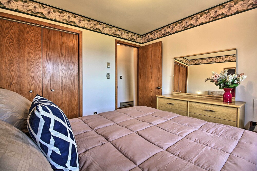 15 Mi to Duluth: Lake Superior Beachfront Home! view 2