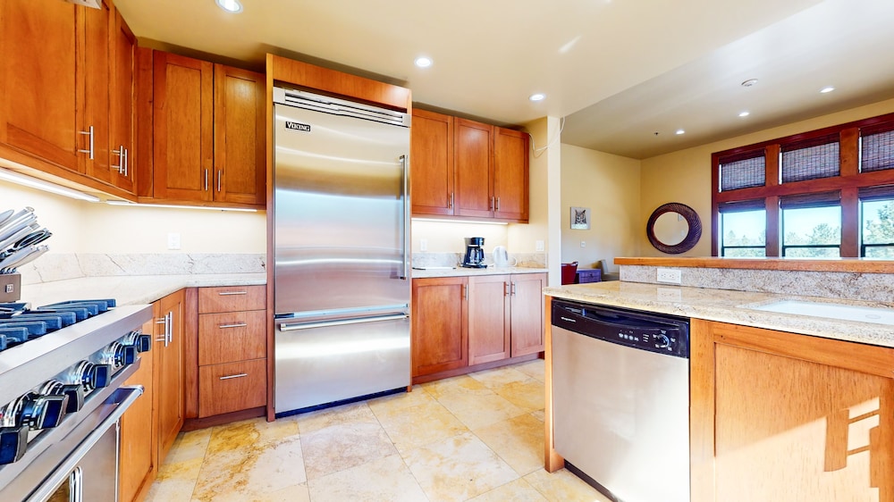 Gorgeous Condo at Obsidian Clubhouse Downstairs view 2