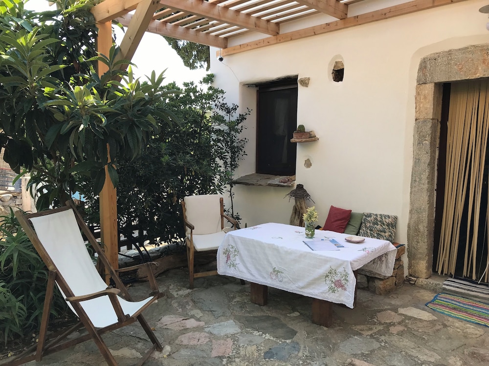 Mylopetra Four Seasons Traditional House