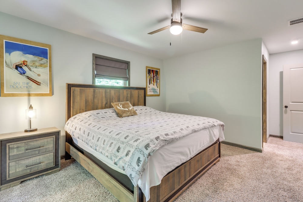 Hot Tub & Community Beach: Albrightsville Home!