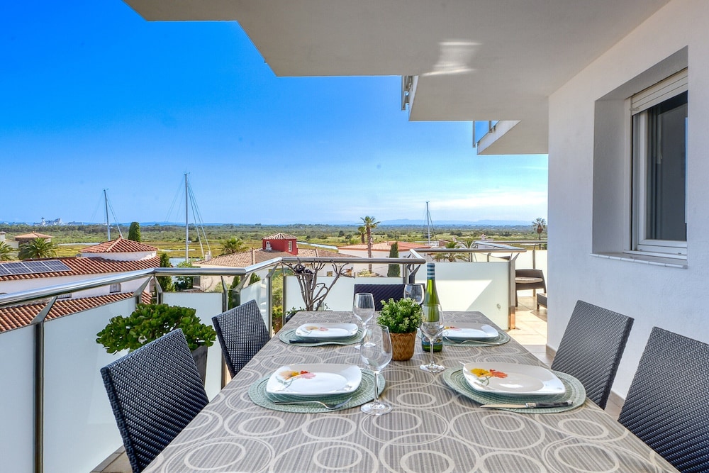 Apartment in Roses Near Santa Margarita Beach