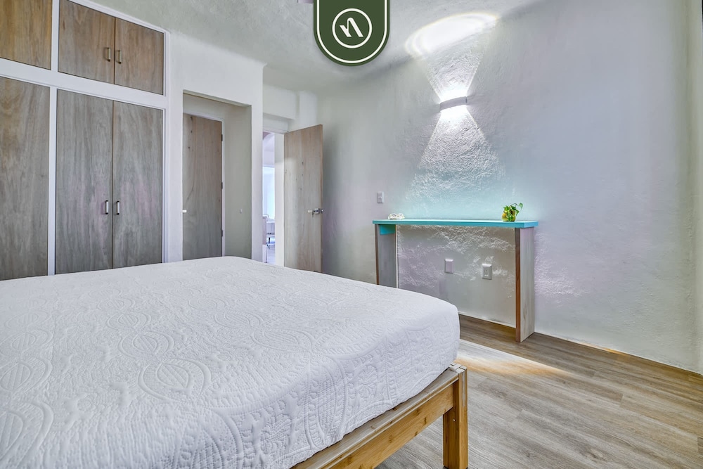 2BR Condo With Ocean View - Private Terrace