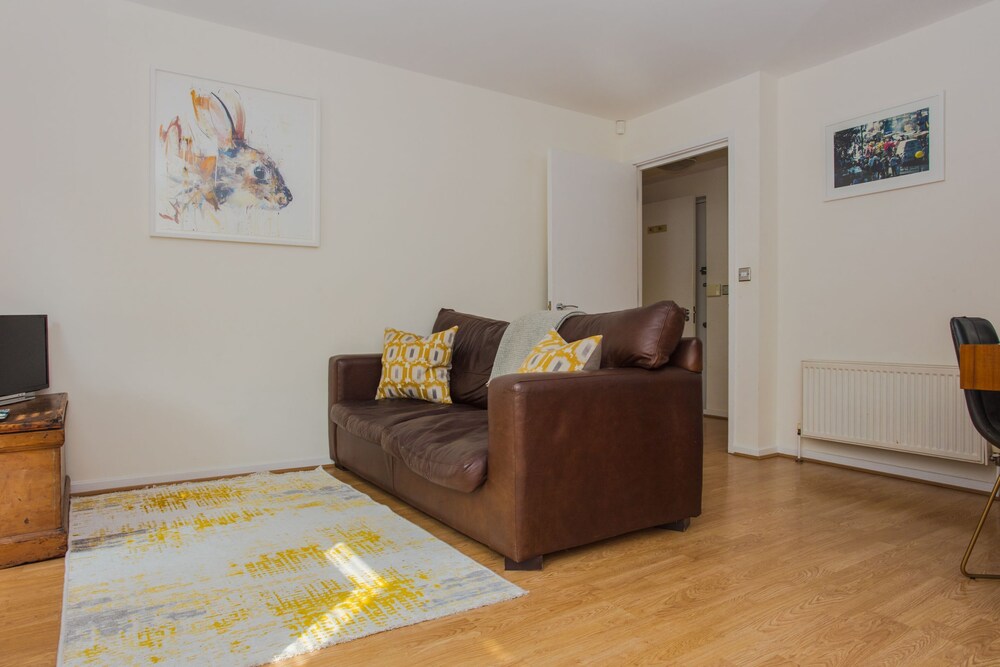 1 Bed with Balcony by Broadway Market & Columbia Road