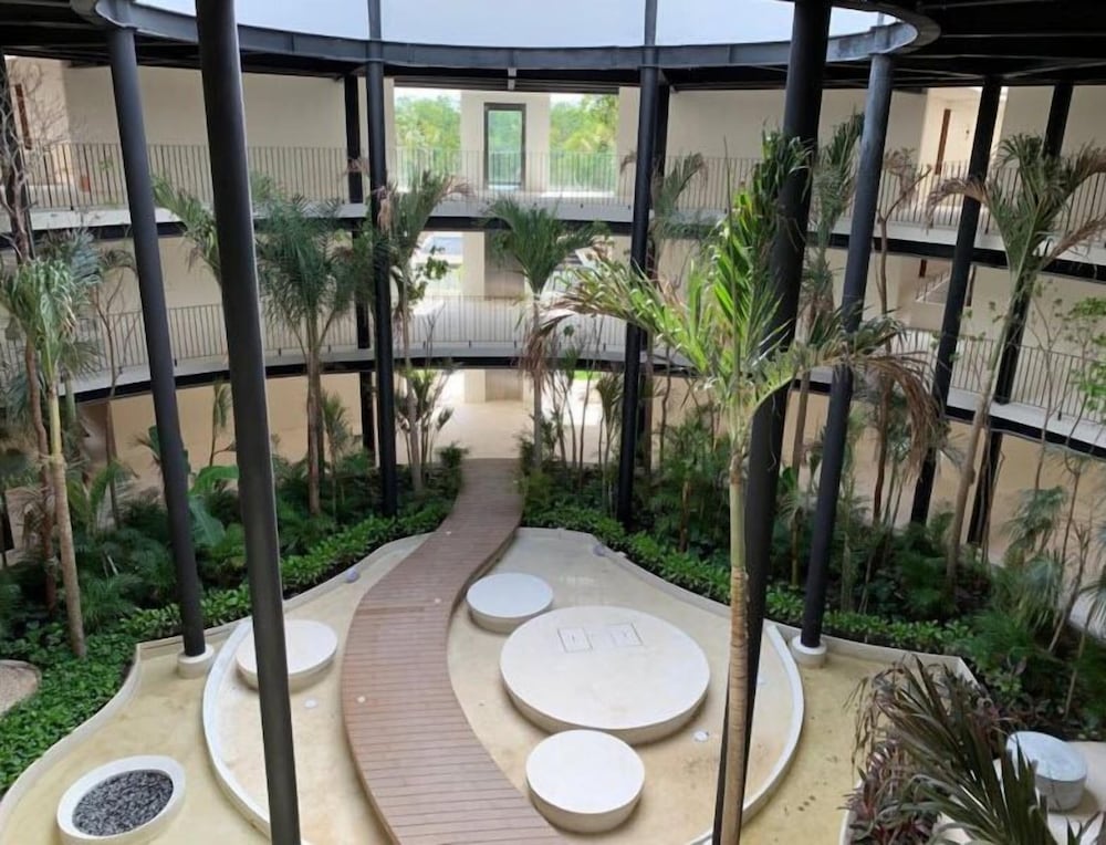 Unwind In An Exquisitely Furnished Studio , PANORAMIC C 202- By Salt - Kisses