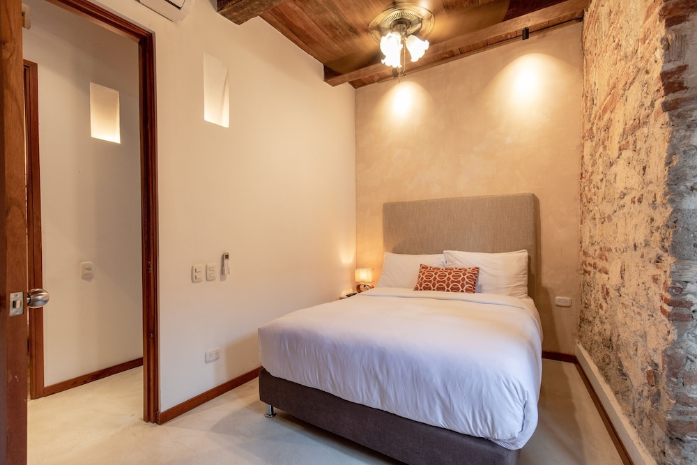 Casa Cuero - Rooftop Pool - Historic Center