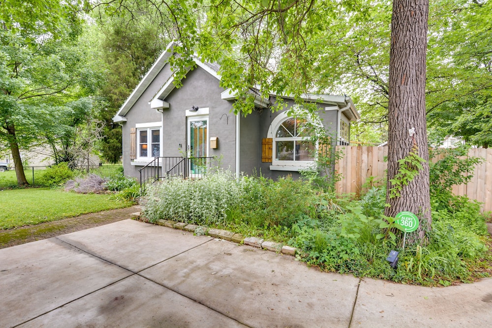 Springfield Vacations - Whimsical Cottage Near Springfield Art Museum! - Property Image 1
