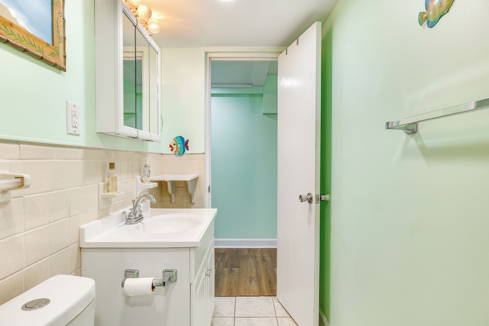 Walk to Shore: Atlantic Beach Condo w/ Pool Access