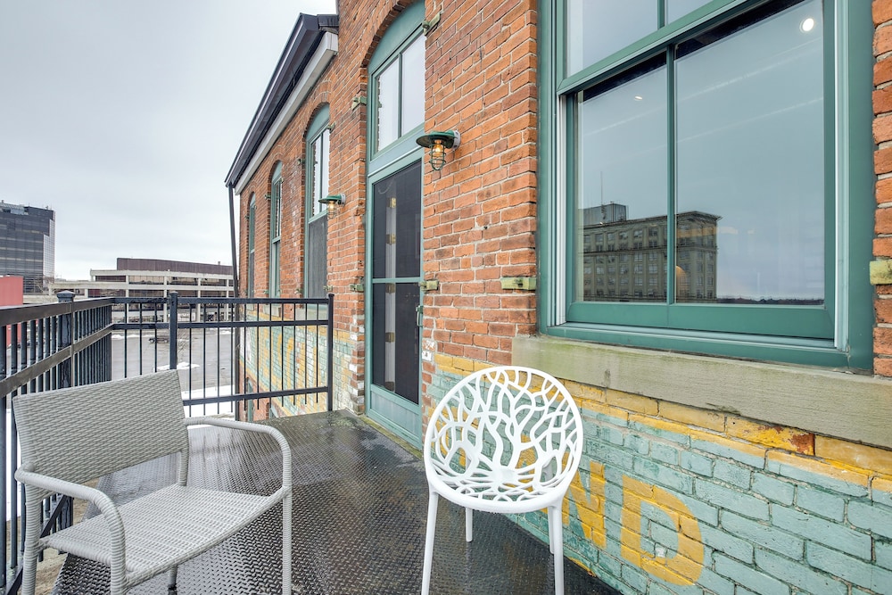 < 1 Mi to Wittenberg: Eclectic Loft w/ Parking!