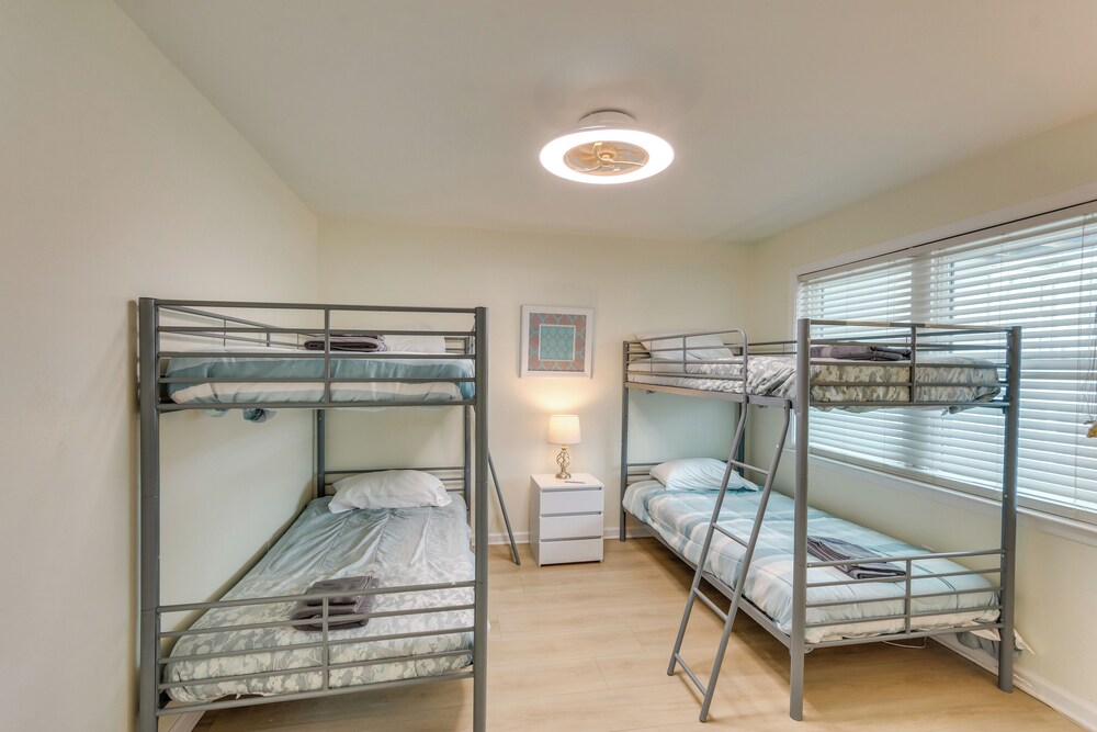 Walk to Orange Beach: Family Condo w/ Patio
