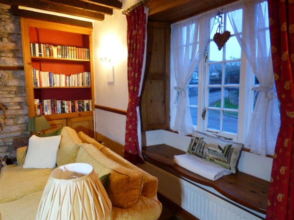 Quiet Cottage on the Rural Edge of Brixham