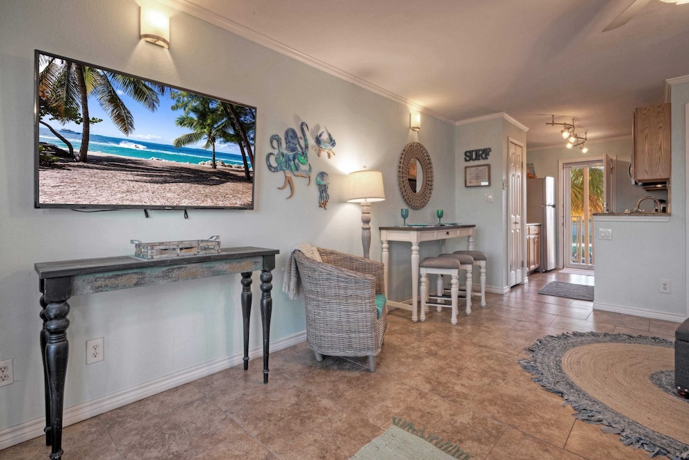 2 Condos in Beachfront Complex Pool, Pickleball+tennis Court, Beach Boardwalk