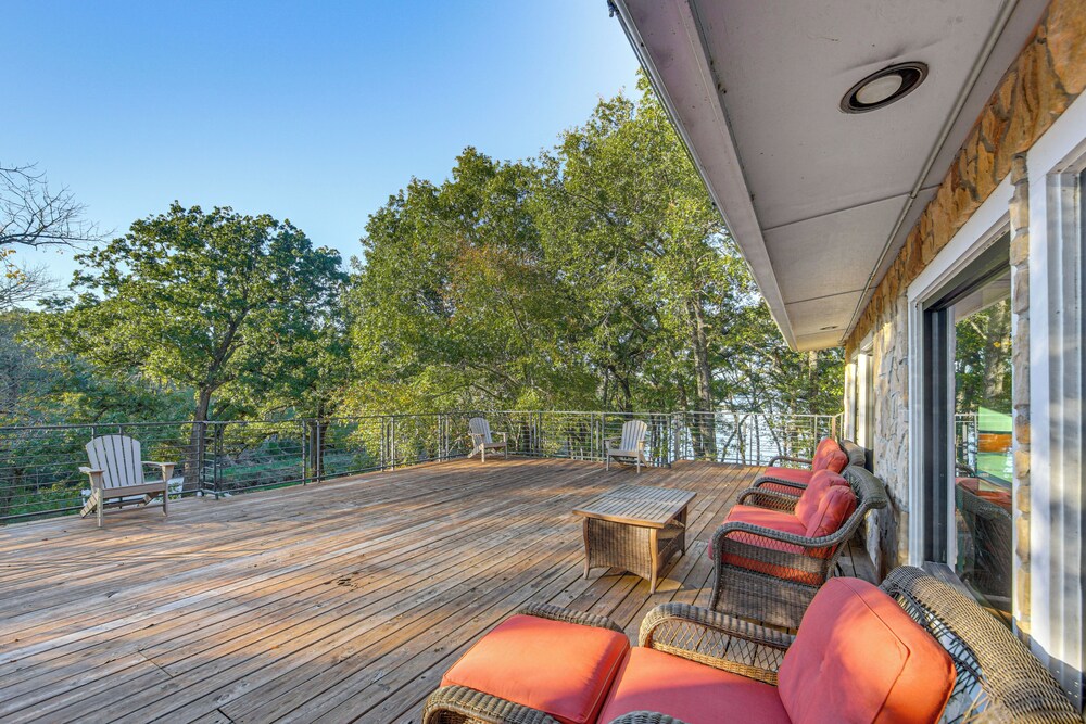 Game Room, Trails! 30-acre Lakefront Streetman Gem