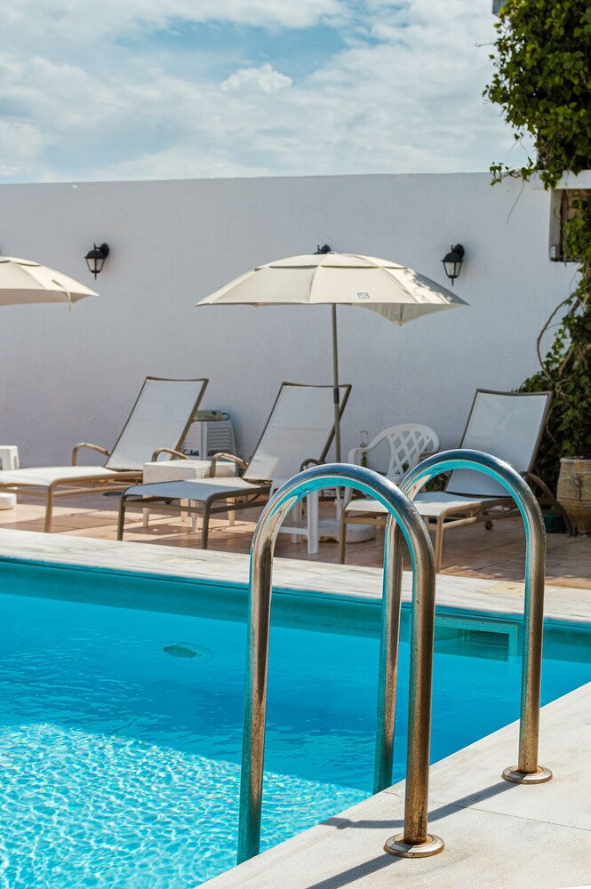 Mistral Apartments Aegina