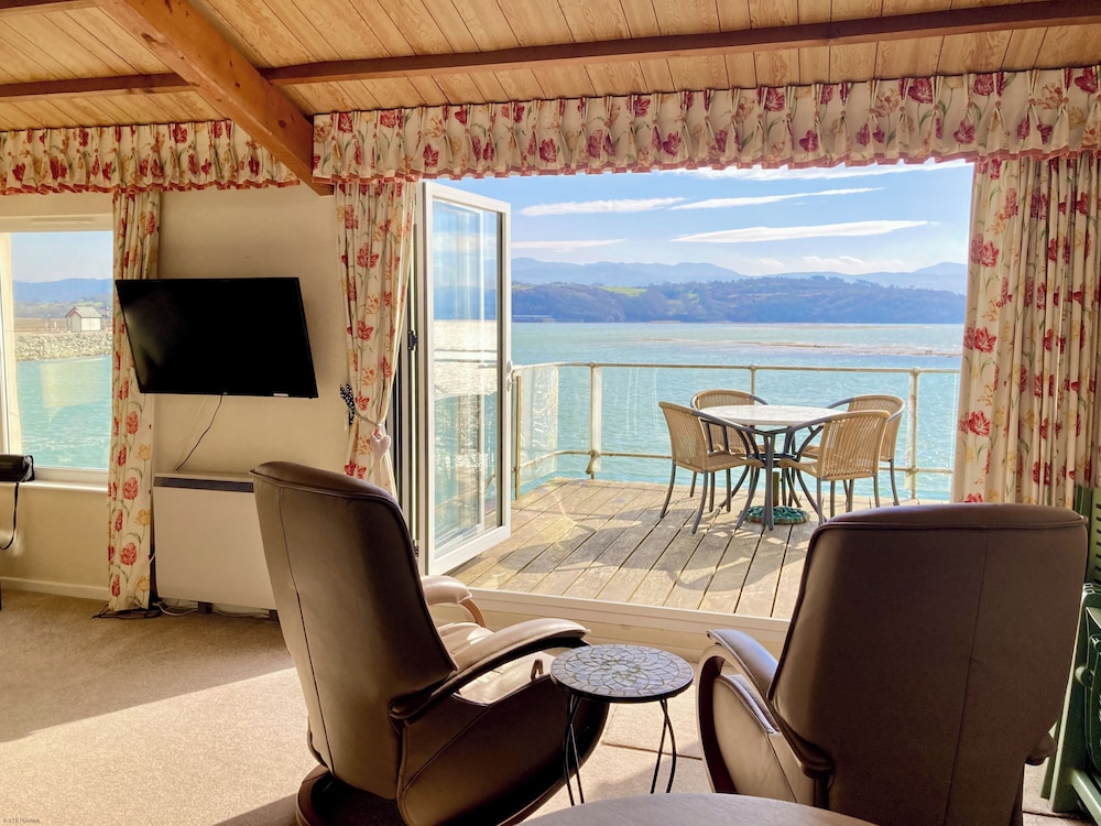 11 South Snowdon Wharf