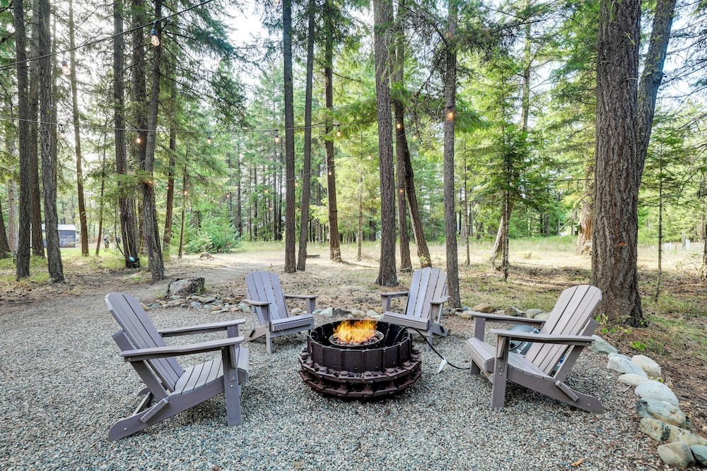 Hot Tub & Game Room: Ronald Retreat 2 Mi to Lake!