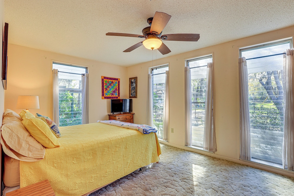 Boathouse w/ Screened Porch: Riverfront Escape!