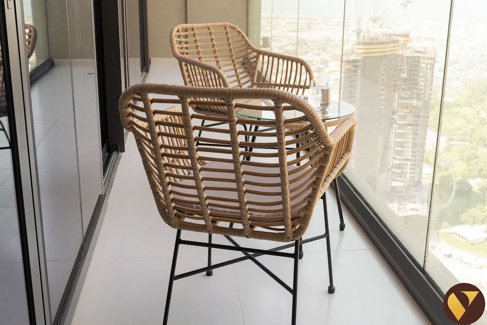 Vogue Business Bay with Sea View Metro