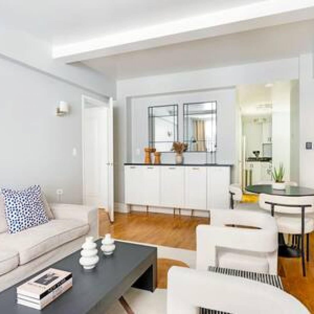 73-208 New 2BR 2bath UWS Doorman Gym