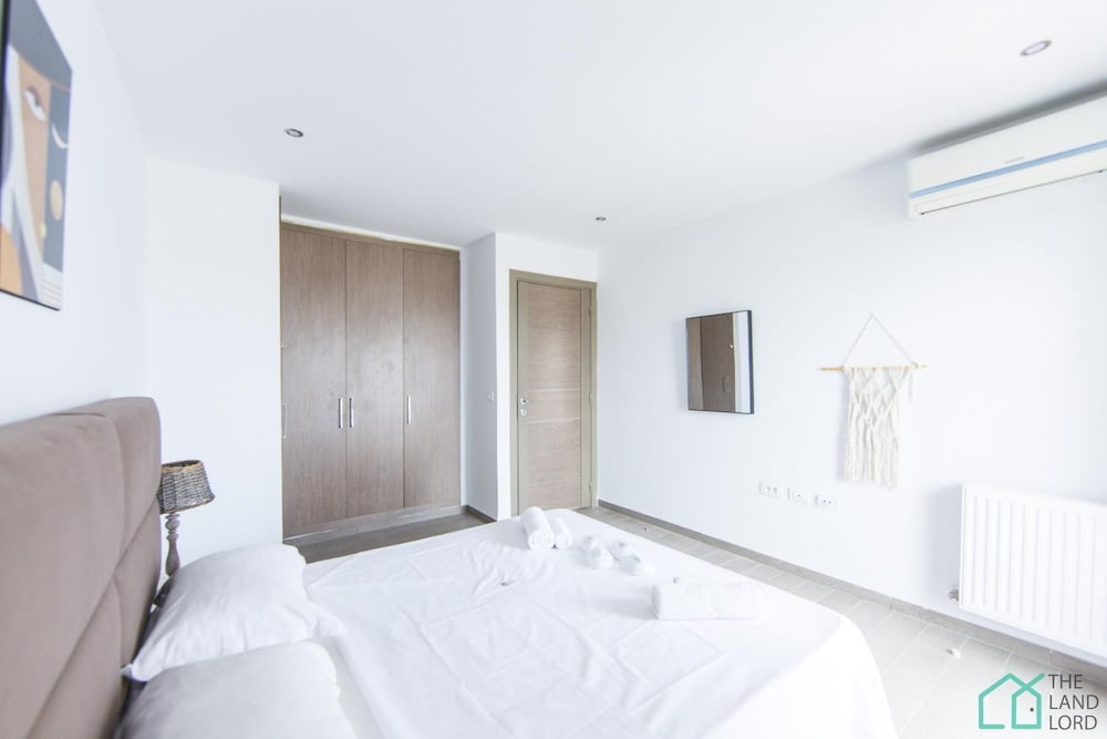 Brand new Spacious 1bd apt With City View view 5