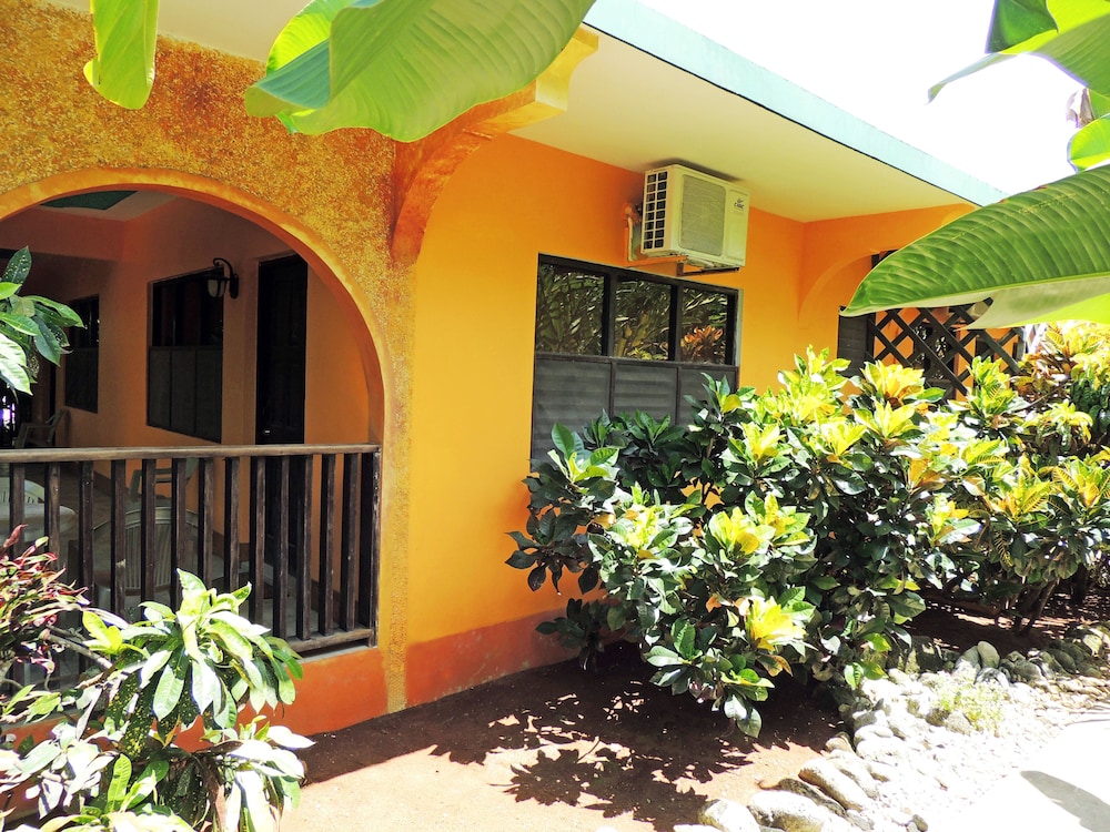 Sunrise Club Hotel Restaurant & Bar