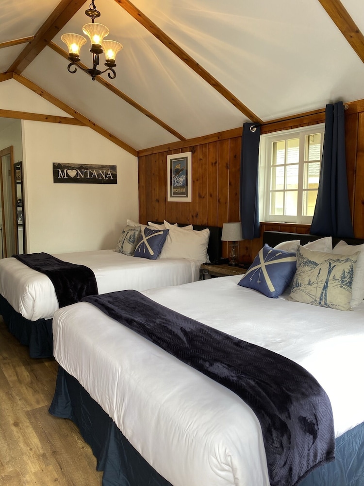 Lamplighter Cabins & Suites
