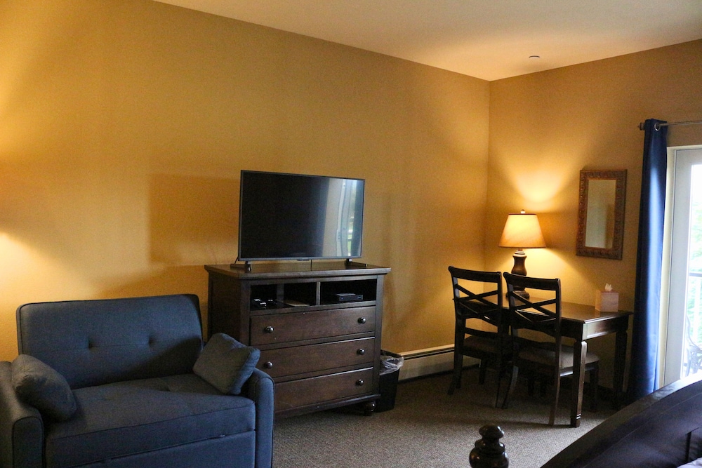 The Lodge at Woodstone Country Club
