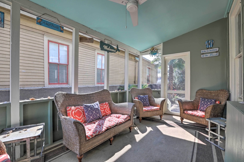 Historic Galveston Hideaway, Walk to the Beach!