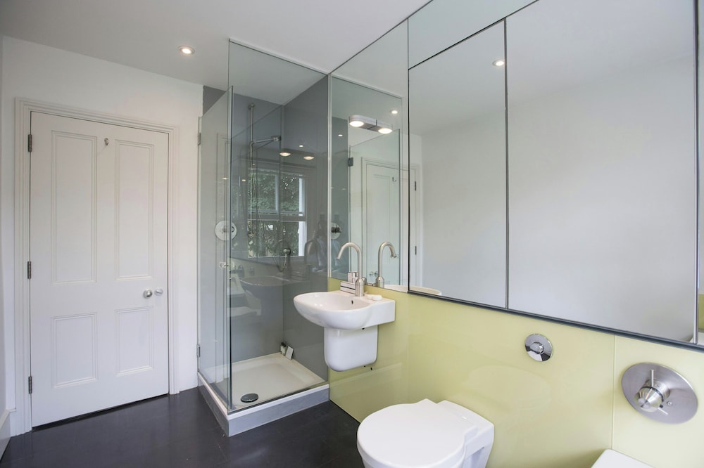 Leamington Road Villas II by Onefinestay