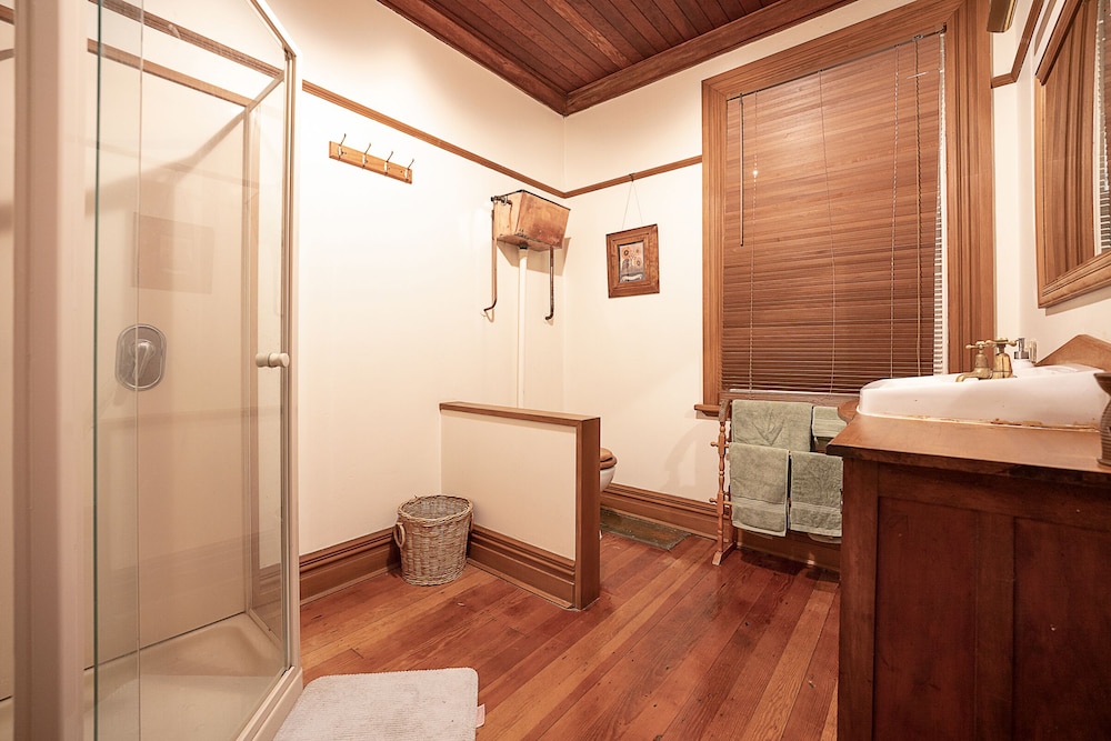 The Fern & Thistle Luxury Accommodation view 3