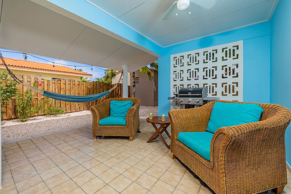 House of Joy Palapa Pool Near Eagle Beach
