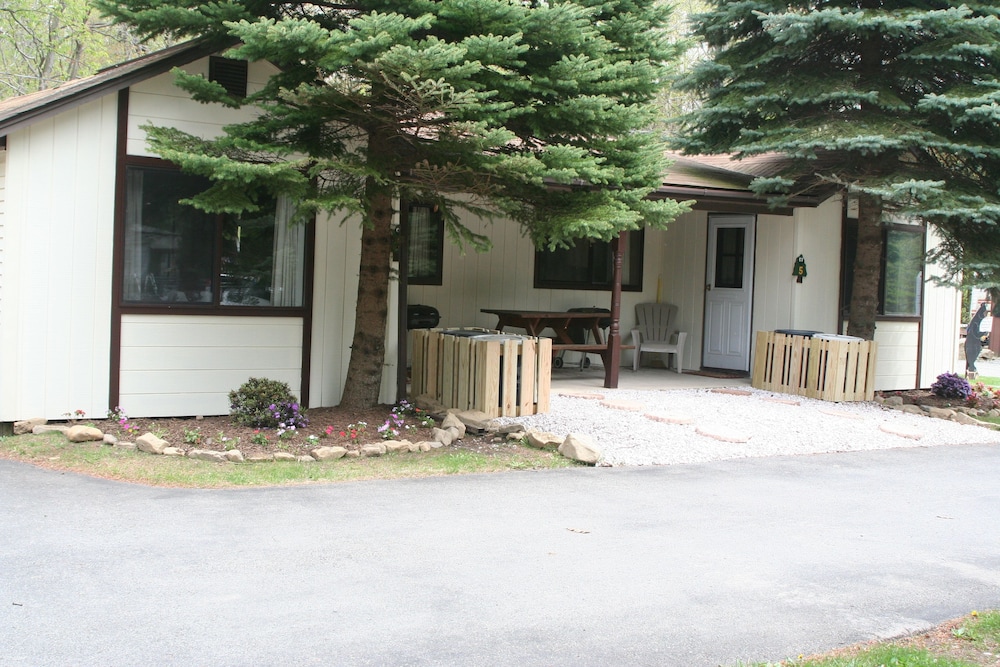 Hemlock Campground And Cottages