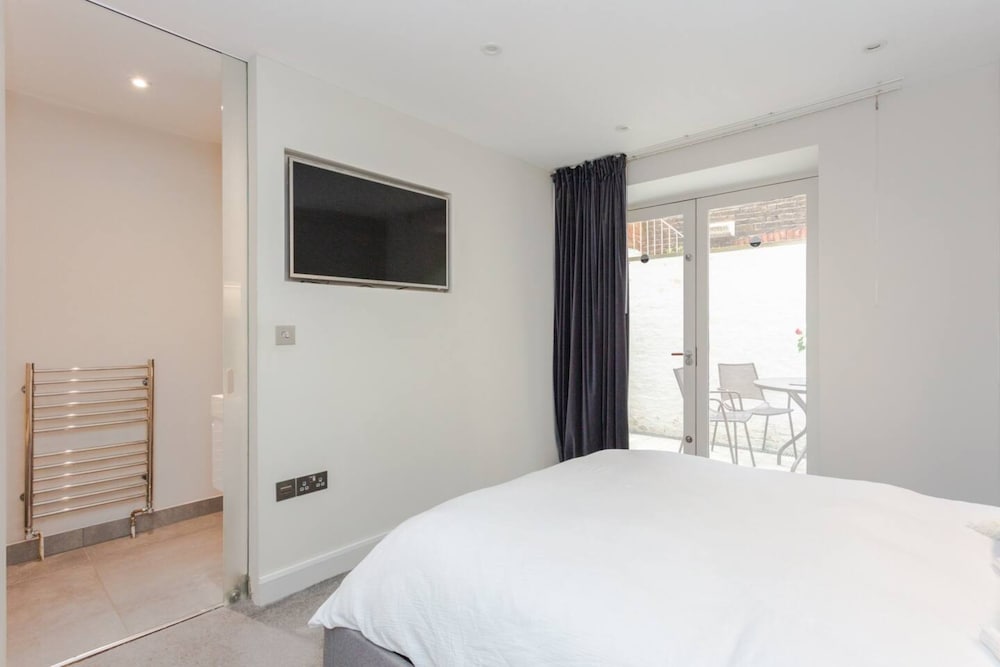 Modern 2 Bedroom Apartment Near Gloucester Road
