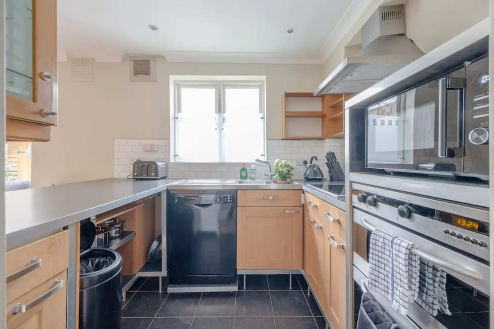 Lovely 1 Bedroom With Patio - 10 Mins From Hyde Park