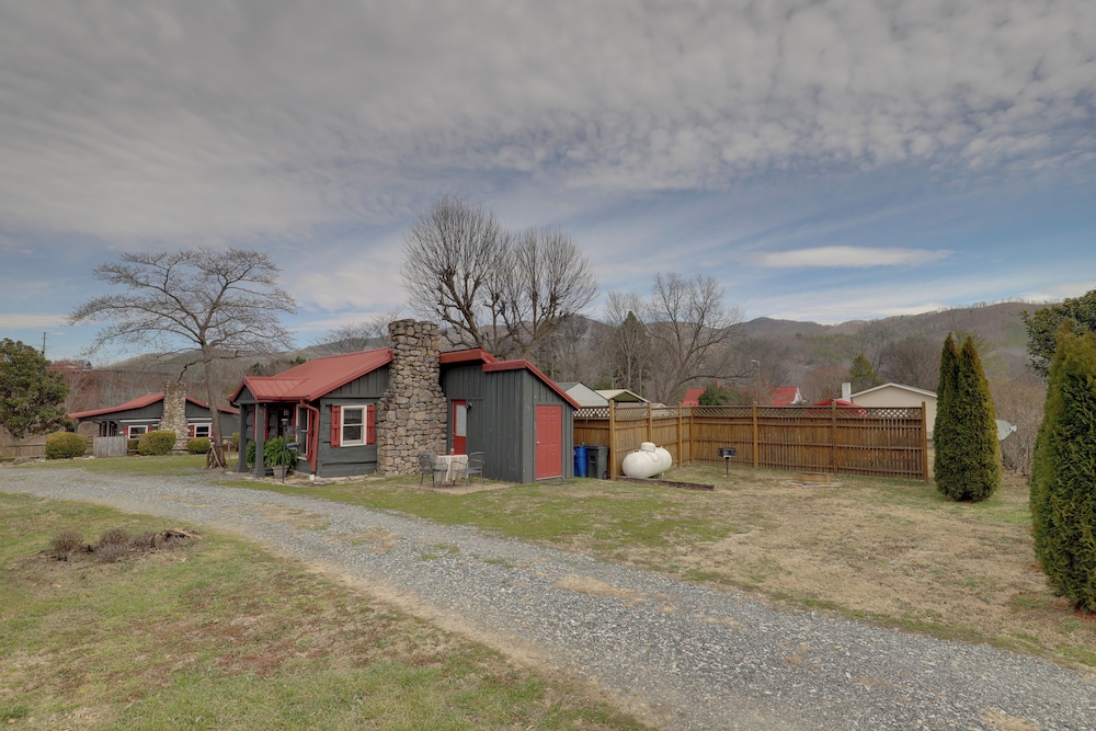 Walk to Appalachian Trail: Hot Springs Getaway!