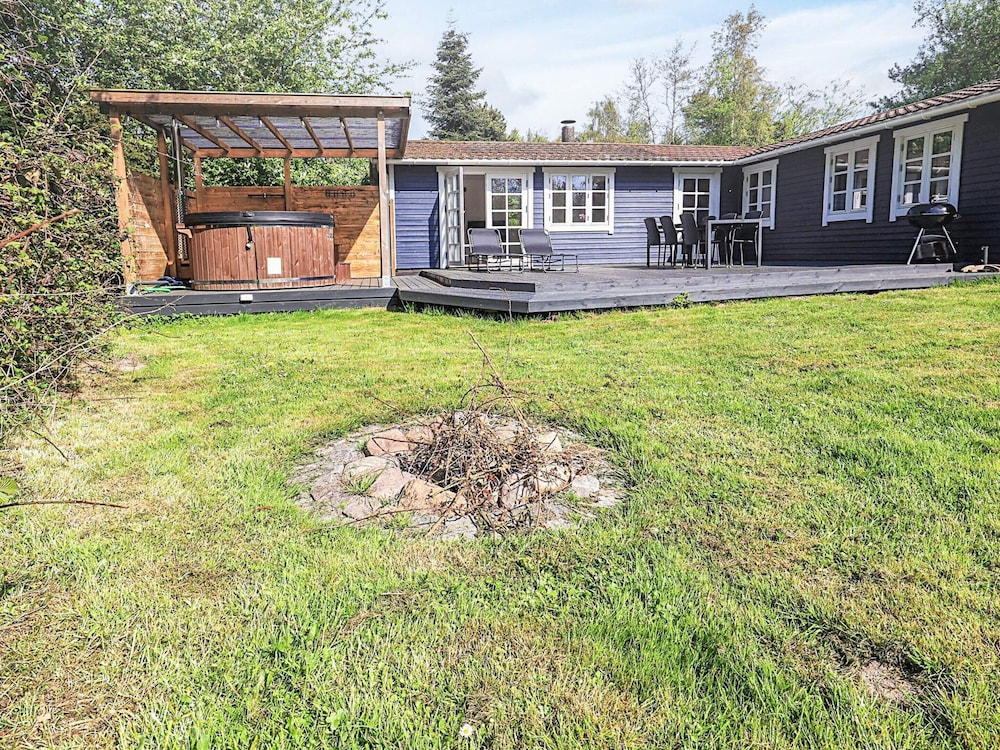 6 Person Holiday Home in Gedser