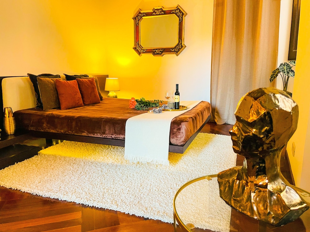 Trevi Fountain Stylish Guesthouse