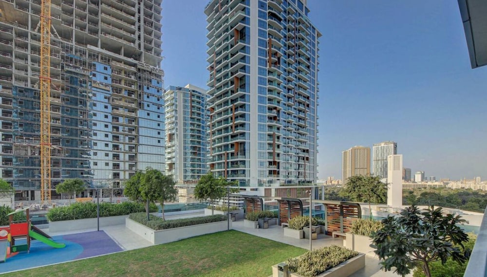 Lux 1BR w World Highest Sky Track Rooftop Pool